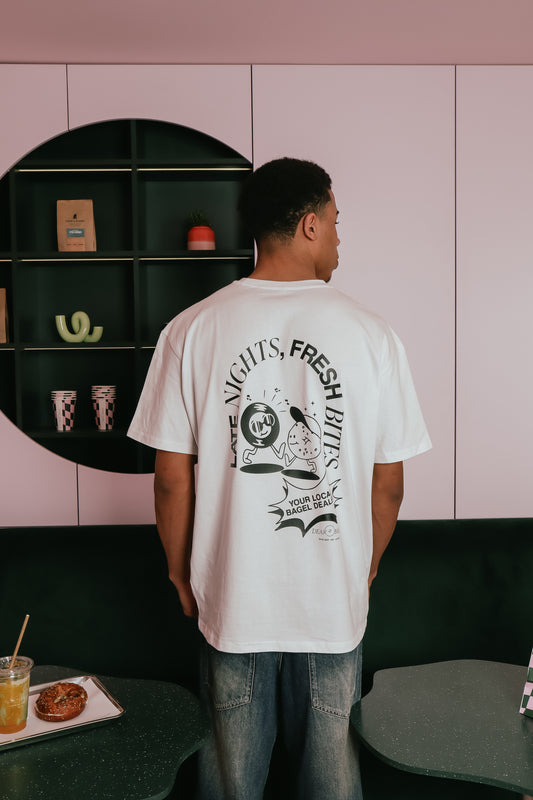 T-Shirt "LATE NIGHTS, FRESH BITES"